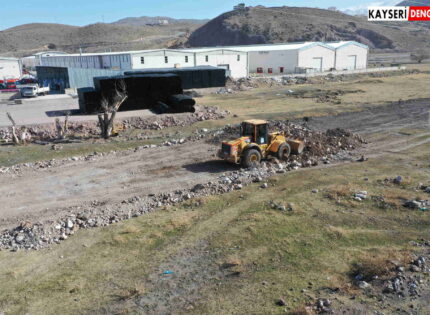 HACILAR’DA YOL ÇALIŞMALARI SÜRÜYOR