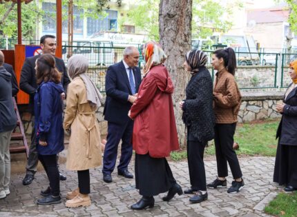 BAŞKAN ÖZTÜRK BELEDİYE PERSONELLERİ İLE BAYRAMLAŞTI