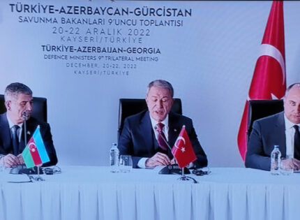 Savuma Bakanı Hulusi Akar, Kayseri’den Yunanistan’ı uyardı