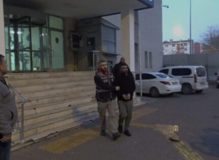 HAKKINDA ‘HIRSIZLIK’ SUÇUNDAN HAPİS BULUNAN HÜKÜMLÜ YAKALANDI