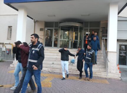 ÇEŞİTLİ SUÇLARDAN YAKALANAN 22 KİŞİDEN 11’İ TUTUKLANDI