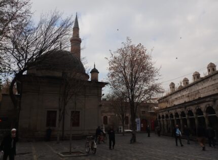 CAMİ-İ KEBİR’İ GÜZELLEŞTİREN VE KORUYAN DERNEK
