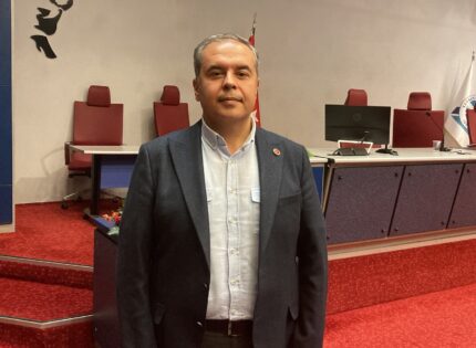 CHP’Lİ ÖZGÜR ÖZER: “BELEDİYE ŞİRKETLERİ ZARAR EDİYOR”
