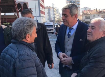 İYİ Parti’li Yücel, “Belediye, pazar esnafını cezalandırıyor”