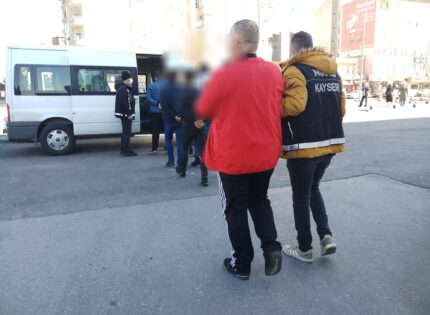 34 kilo sıvı uyuşturucu olayıyla ilgili 3 şüpheli adliyede