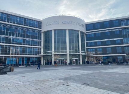 ‘KUMA TARTIŞMASI CİNAYETİ’ DAVASINDA SANIKLAR HAKİM KARŞISINA ÇIKTI