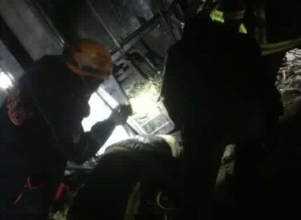 YOLCU OTOBÜSÜ DEVRİLDİ: 4 ÖLÜ 24 YARALI